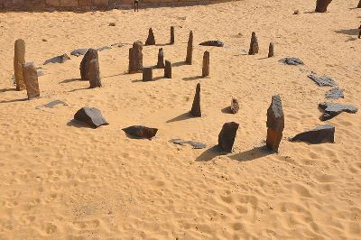 A replica of the stone circle at Nabta Playa from the Aswan Nubia museum (photo copyright wiki user Raymbetz 2009)