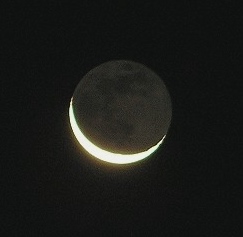 Earthshine_2005-09-01_copyright Sch_crop