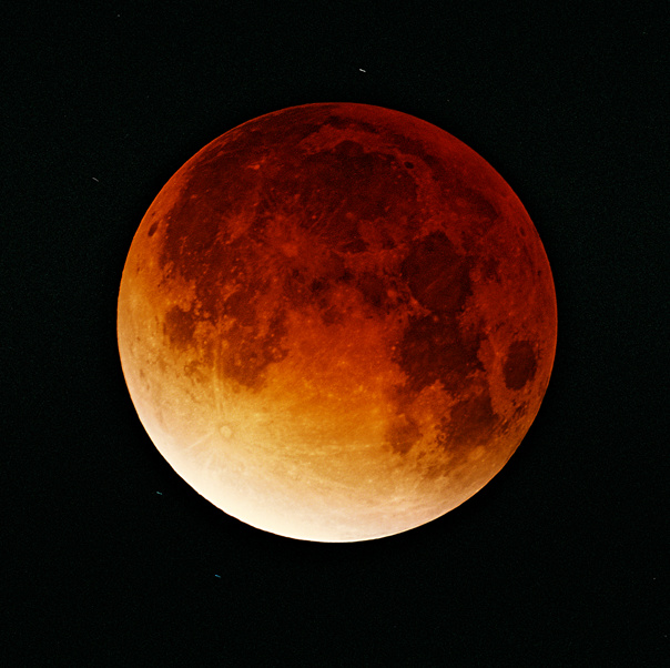 Lunar-eclipse-09-11-2003_copyright Oliver Stein